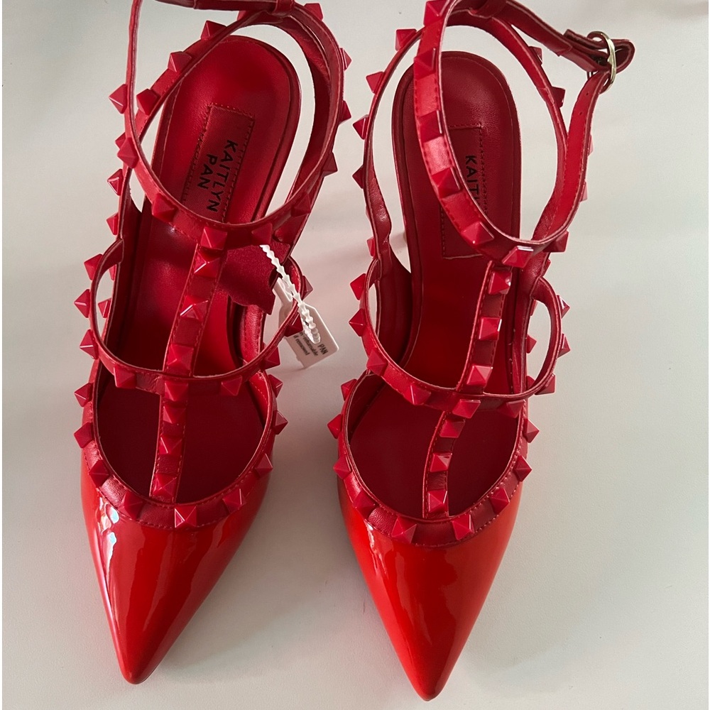 Están nuevos los zapatos son talla 8.
